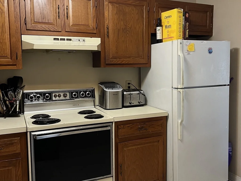 2 bed, 1 bath apartment for rent at 320 Fellsview Ter Unit 326 C, Stoneham — photo 5 of 19
