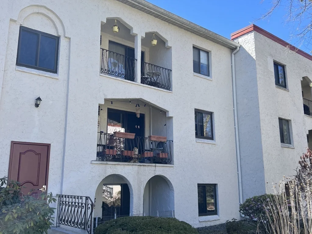 2 bed, 1 bath apartment for rent at 320 Fellsview Ter Unit 326 C, Stoneham — photo 14 of 19