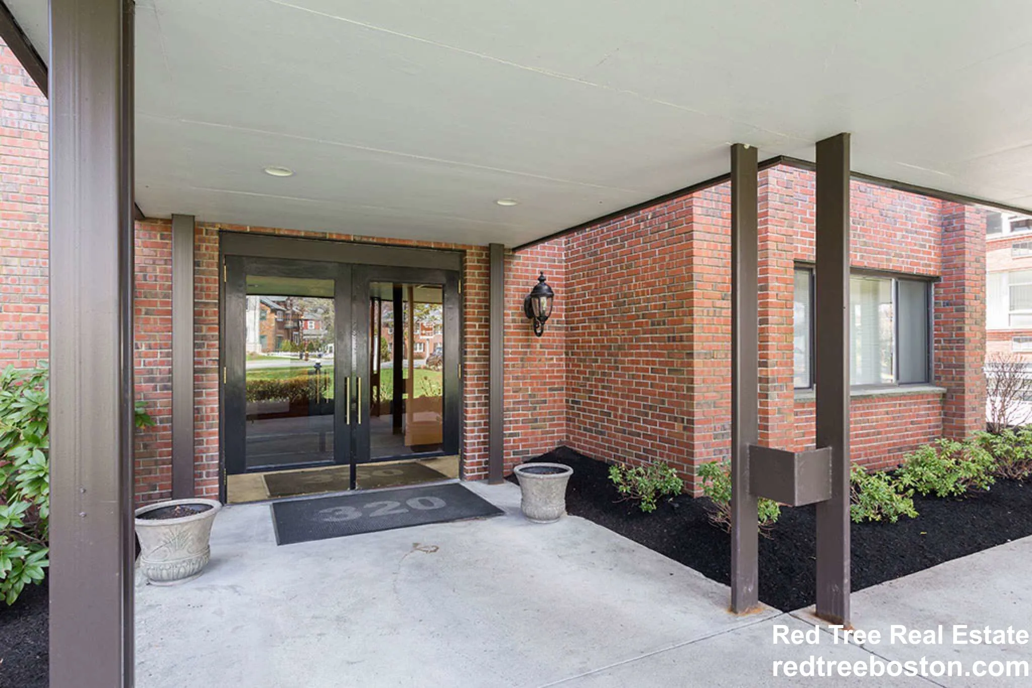 Studio bed, 1 bath apartment for rent at 320 Hammond Pond Pkwa Unit 103, Chestnut Hill — photo 10 of 12