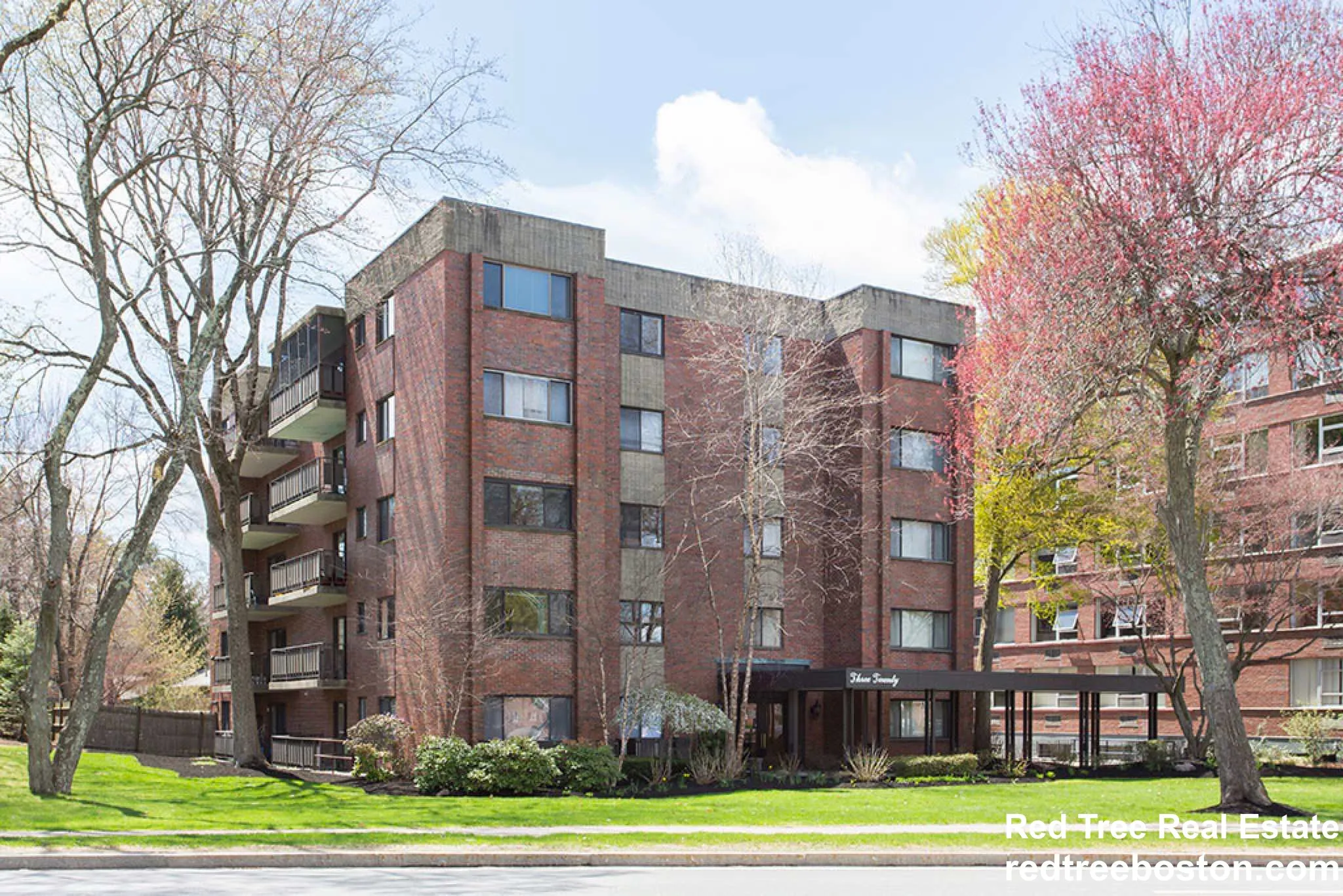 Studio bed, 1 bath apartment for rent at 320 Hammond Pond Pkwa Unit 103, Chestnut Hill — photo 9 of 12