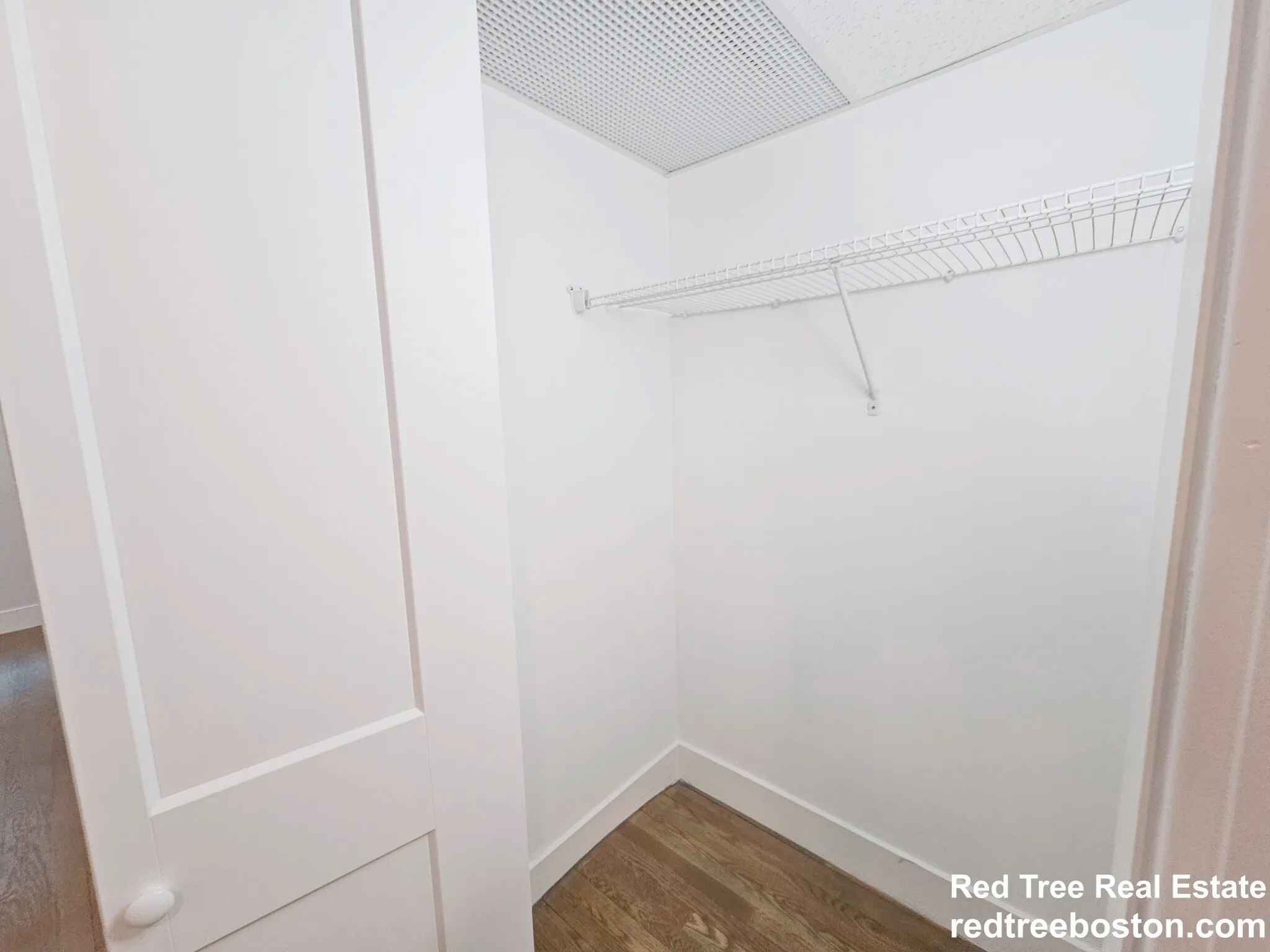 Studio bed, 1 bath apartment for rent at 320 Hammond Pond Pkwa Unit 103, Chestnut Hill — photo 6 of 12