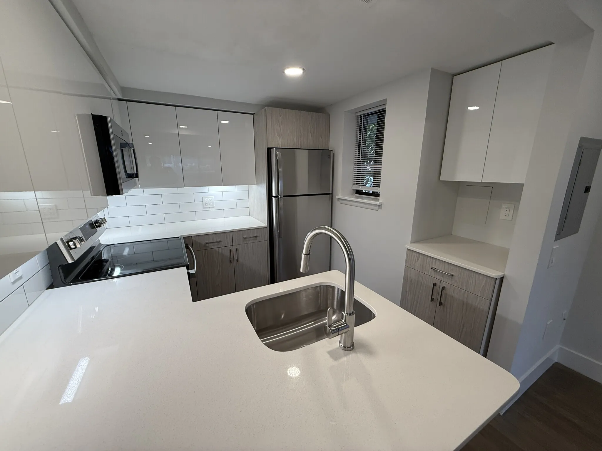 Studio bed, 1 bath apartment for rent at 320 Hammond Pond Pkwa Unit 103R, Chestnut Hill — photo 5 of 14
