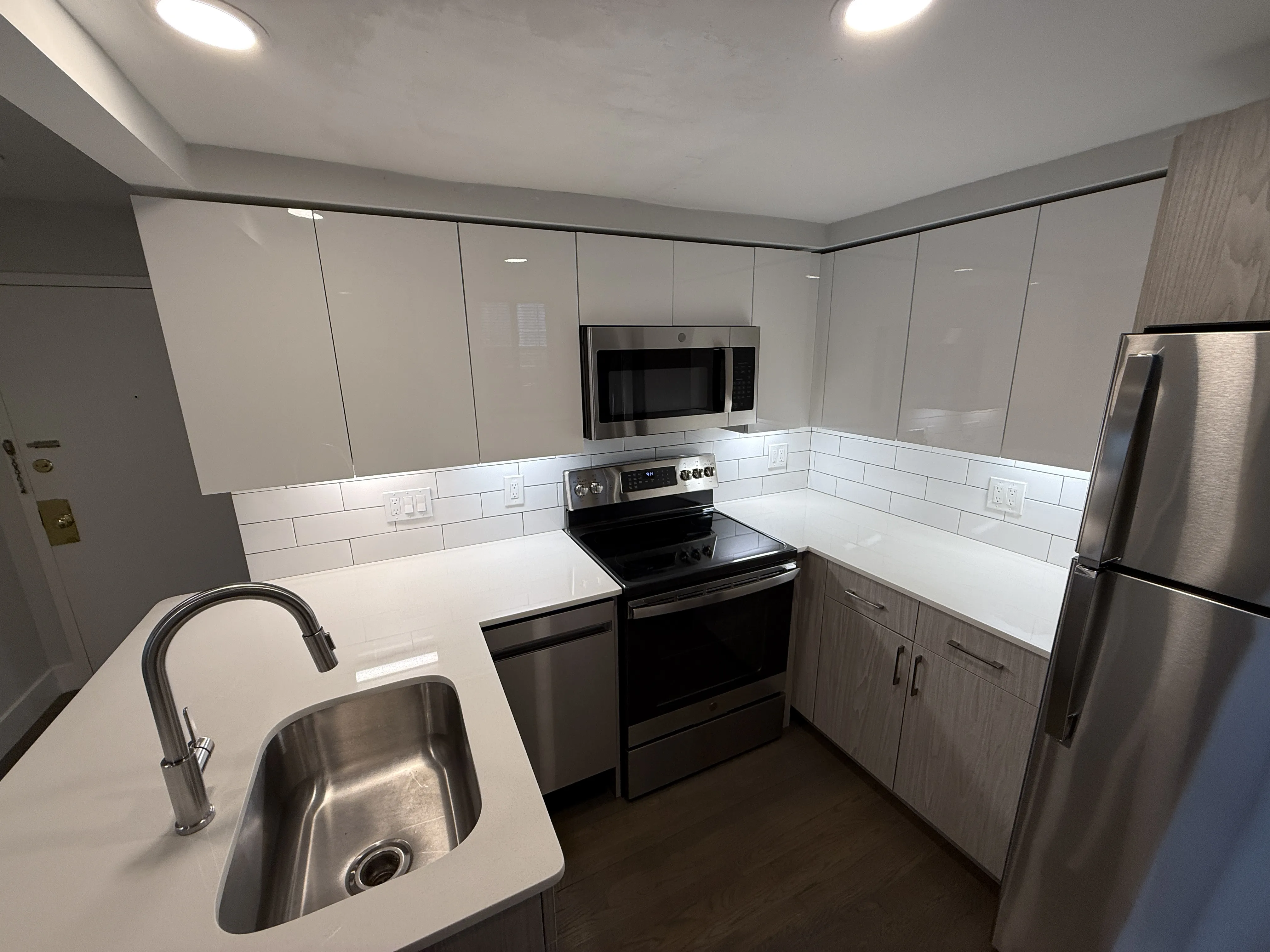 Studio bed, 1 bath apartment for rent at 320 Hammond Pond Pkwa Unit 103R, Chestnut Hill — photo 6 of 14