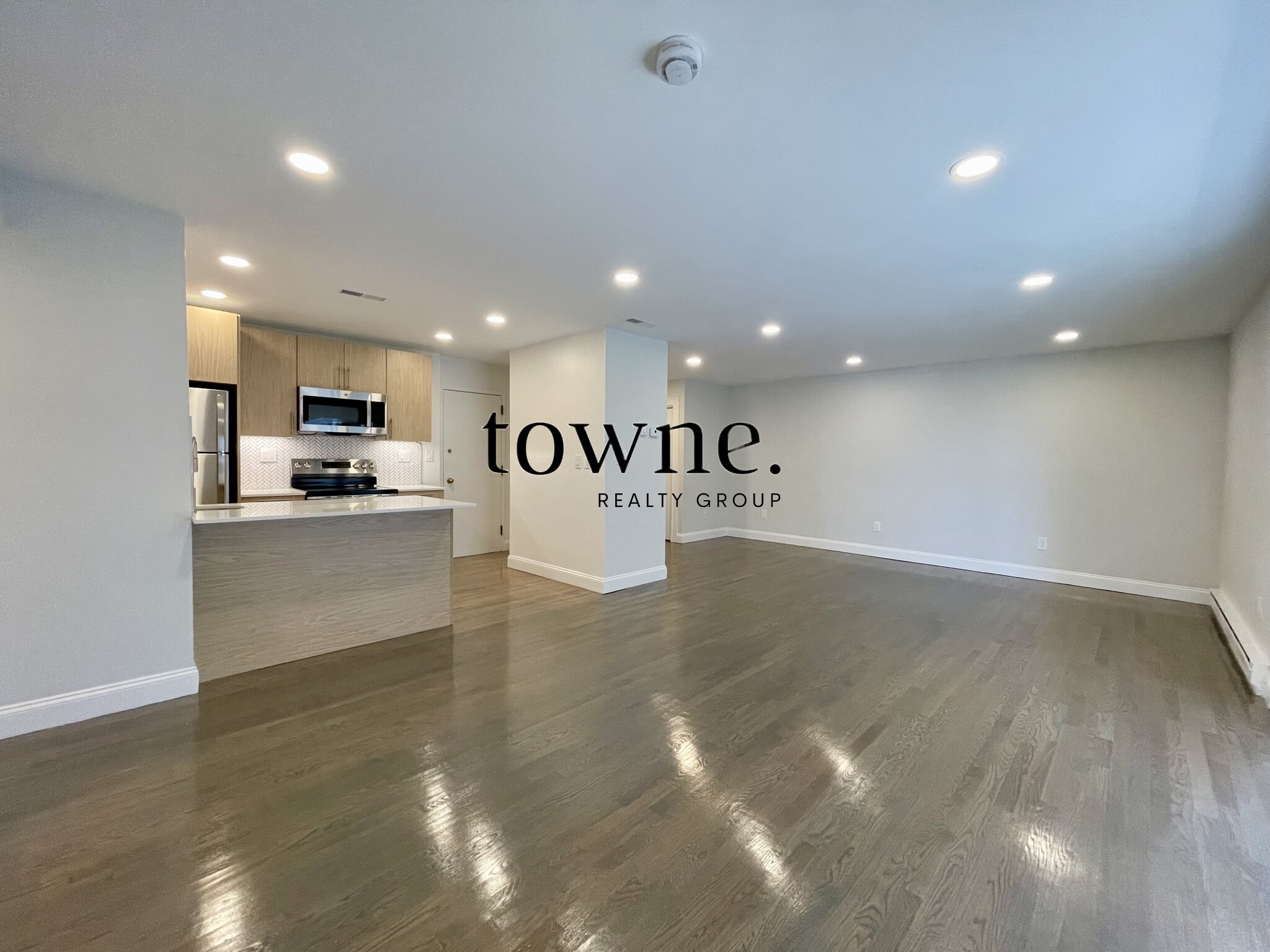 2 bed, 2 bath apartment for rent at 320 Hammond Pond Pkwa Unit 203, Chestnut Hill — photo 4 of 16