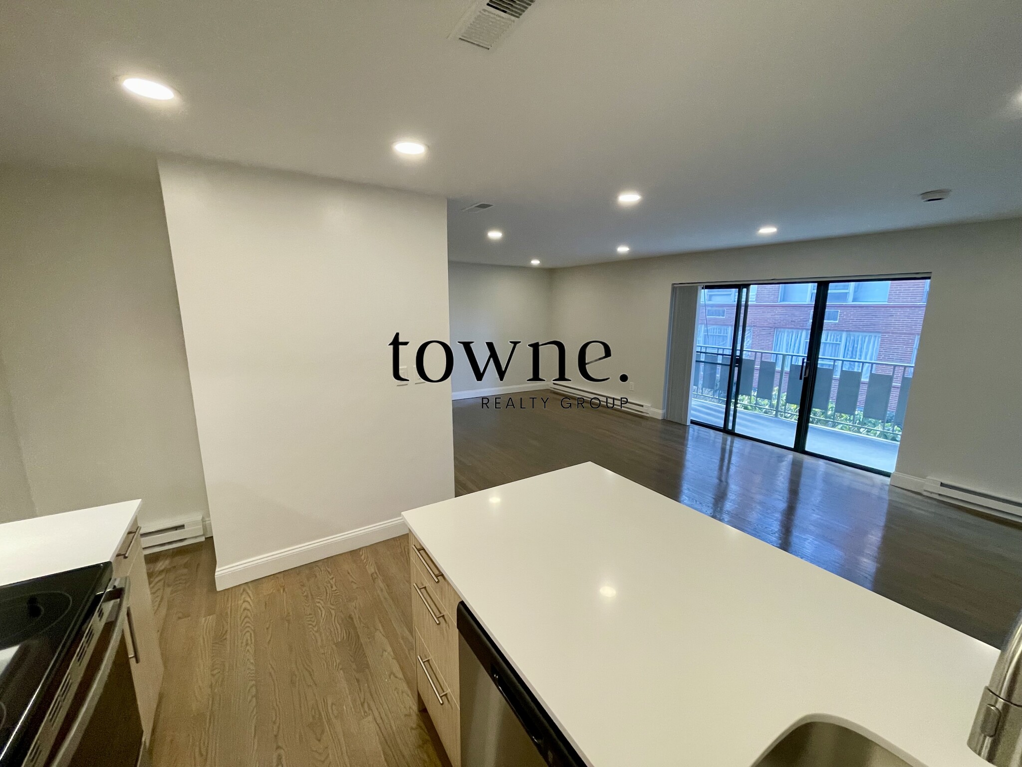 2 bed, 2 bath apartment for rent at 320 Hammond Pond Pkwa Unit 203, Chestnut Hill — photo 2 of 16