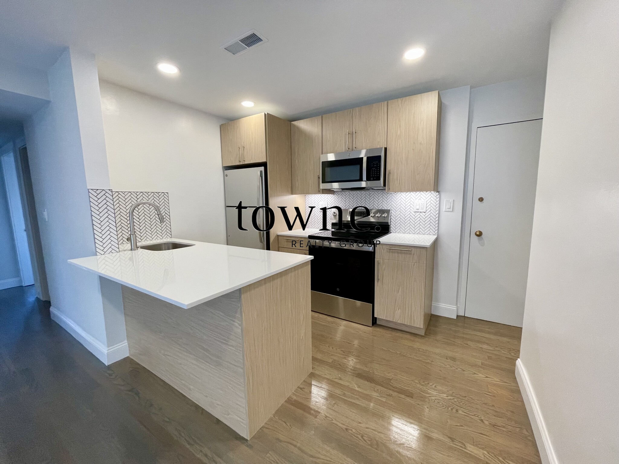 2 bed, 2 bath apartment for rent at 320 Hammond Pond Pkwa Unit 203, Chestnut Hill