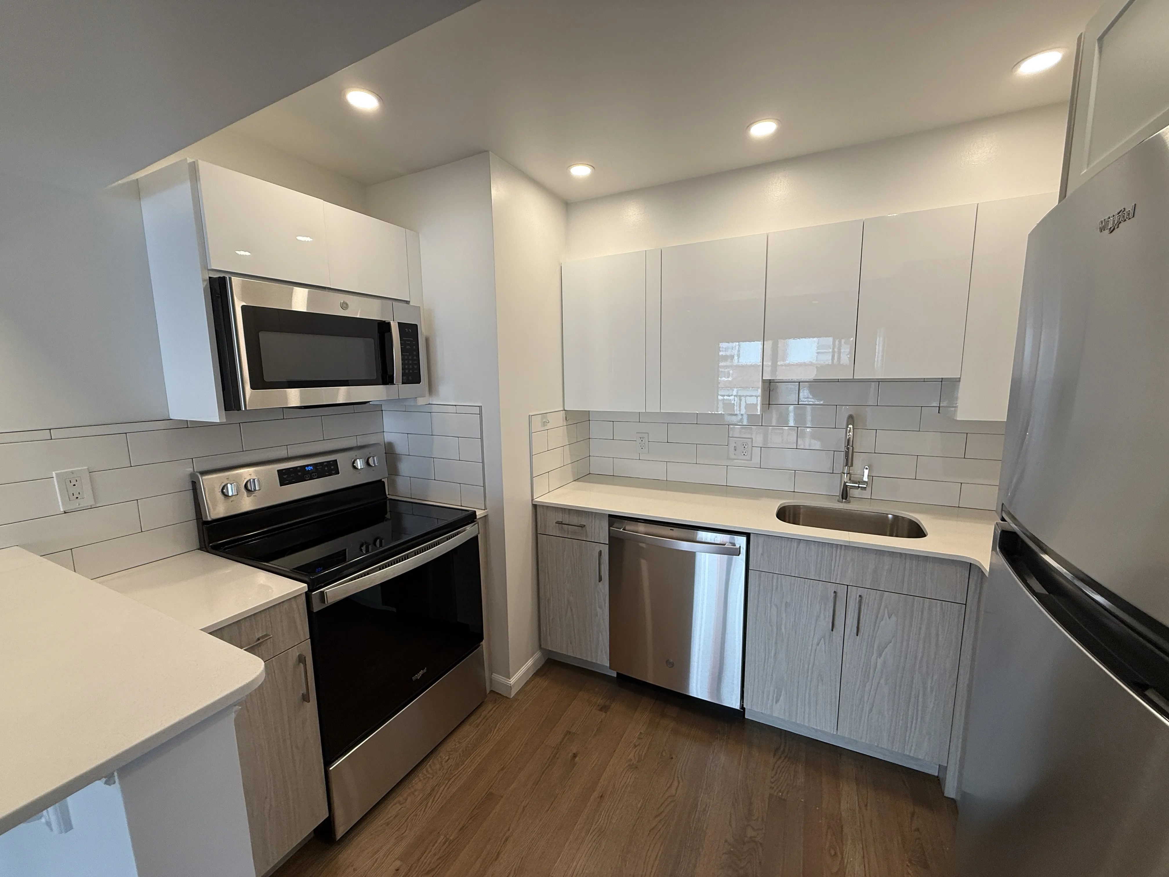 1 bed, 1.5 bath apartment for rent at 320 Hammond Pond Pkwa Unit 504R, Chestnut Hill — photo 4 of 19