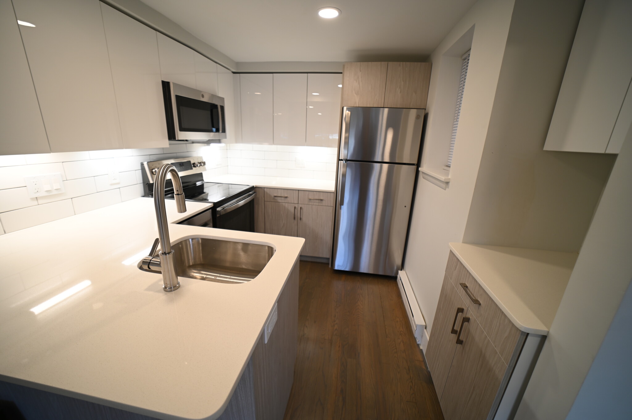 Studio bed, 1 bath apartment for rent at 320 Hammond Pond Pkwy Unit 103, Chestnut Hill — photo 2 of 15