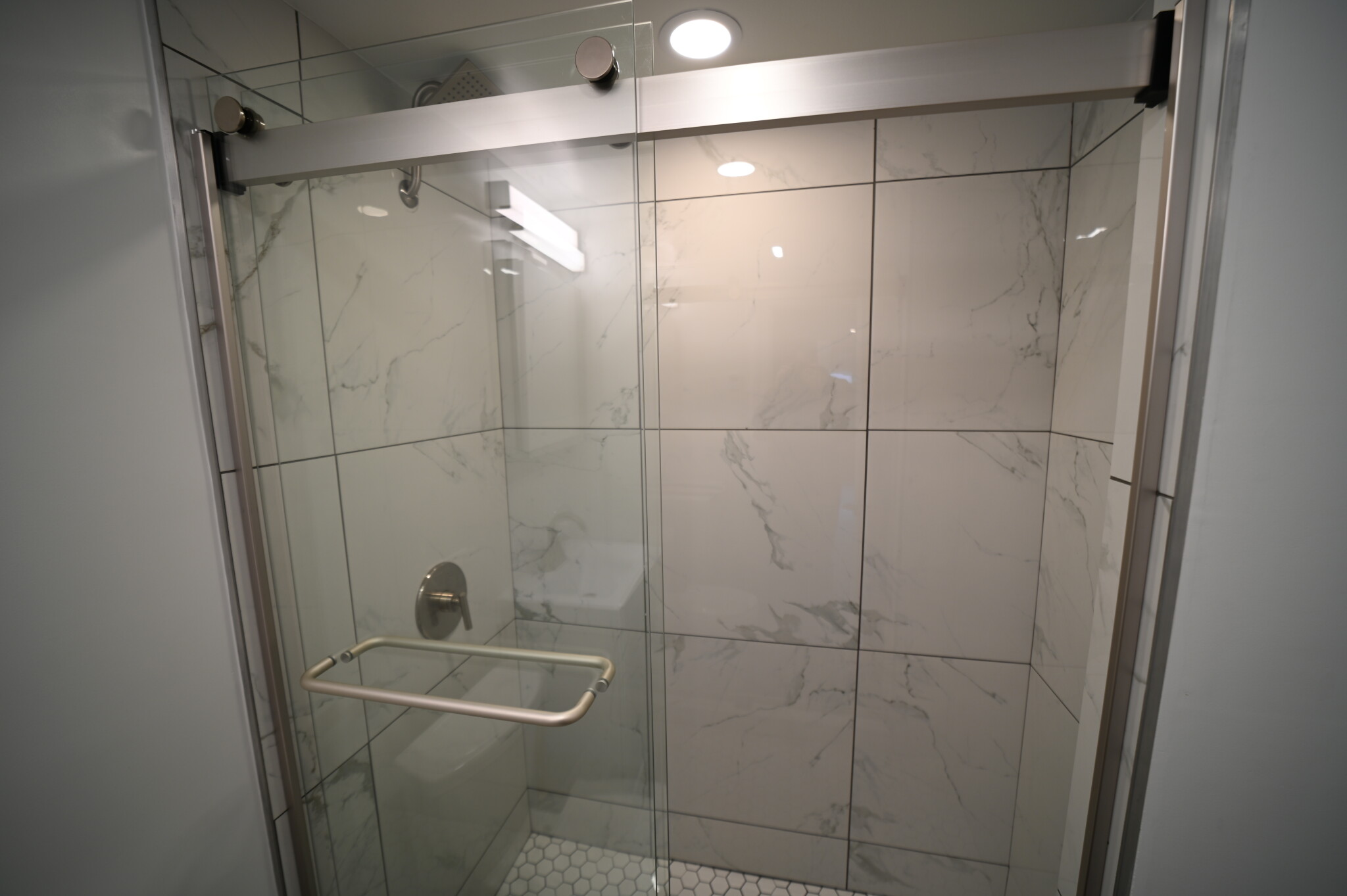 Studio bed, 1 bath apartment for rent at 320 Hammond Pond Pkwy Unit 103, Chestnut Hill — photo 6 of 15
