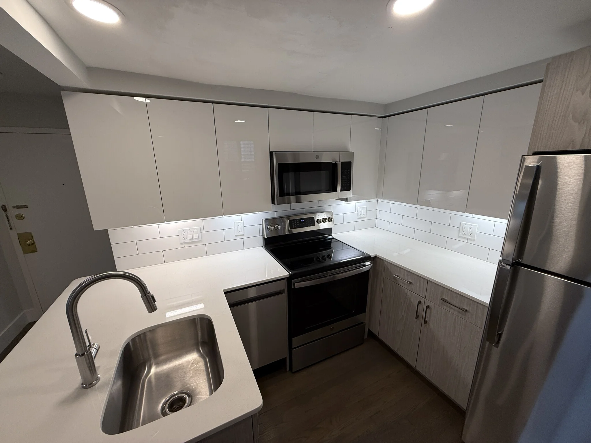 Studio bed, 1 bath apartment for rent at 320 Hammond Pond Pkwy Unit 103R, Chestnut Hill — photo 6 of 14