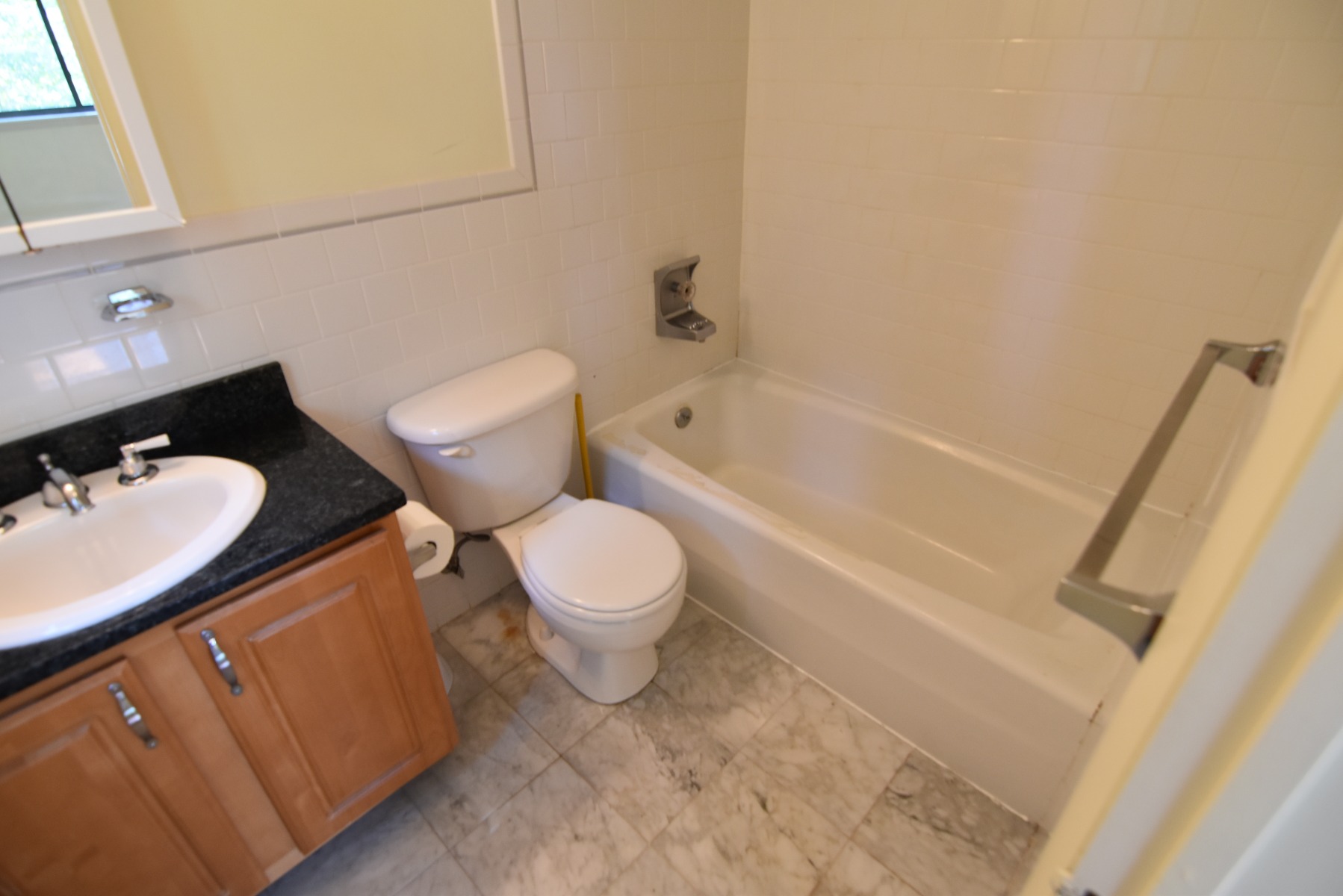 2 bed, 2 bath apartment for rent at 320 Hammond Pond Pkwy Unit 203, Chestnut Hill — photo 7 of 14