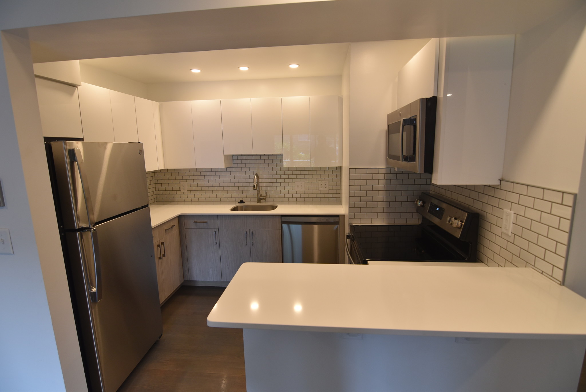 1 bed, 1 bath apartment for rent at 320 Hammond Pond Pkwy Unit 504, Chestnut Hill — photo 2 of 17
