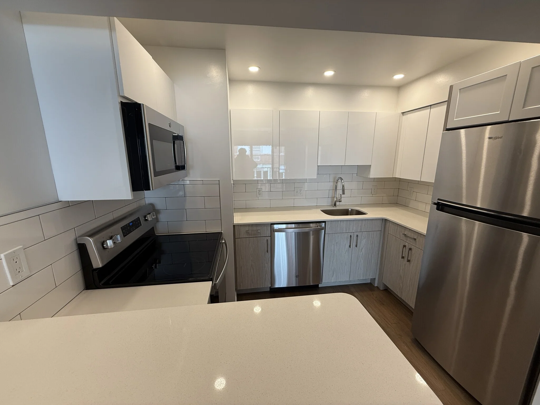 1 bed, 1.5 bath apartment for rent at 320 Hammond Pond Pkwy Unit 504R, Chestnut Hill — photo 2 of 19