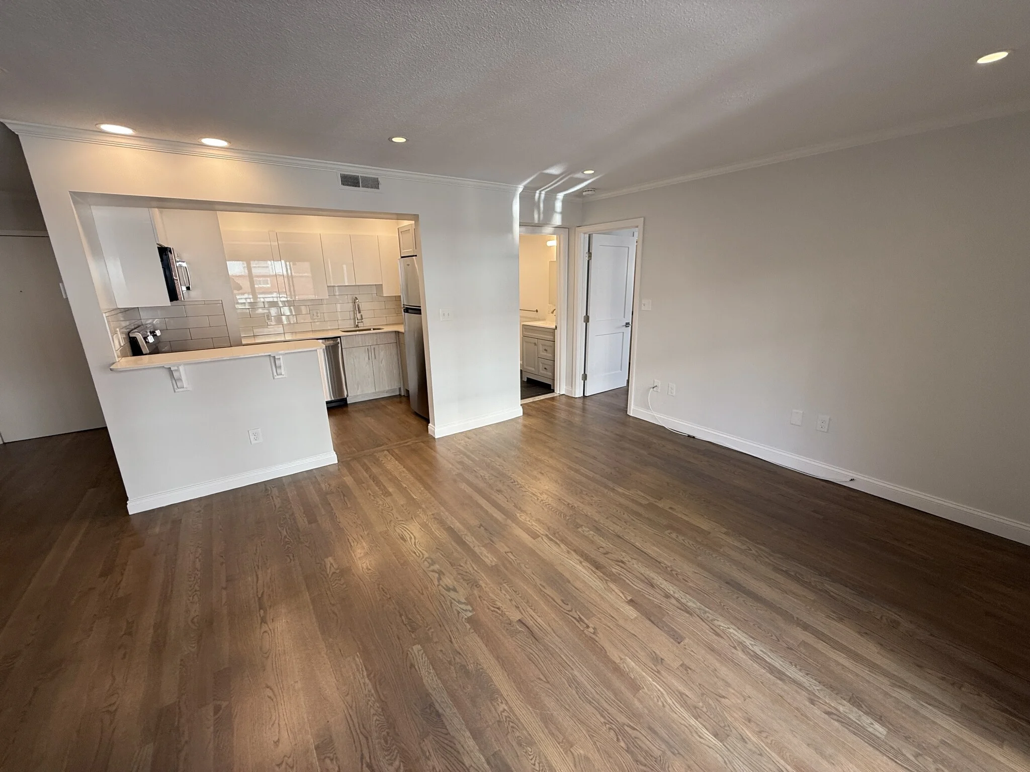 1 bed, 1.5 bath apartment for rent at 320 Hammond Pond Pkwy Unit 504R, Chestnut Hill — photo 11 of 19