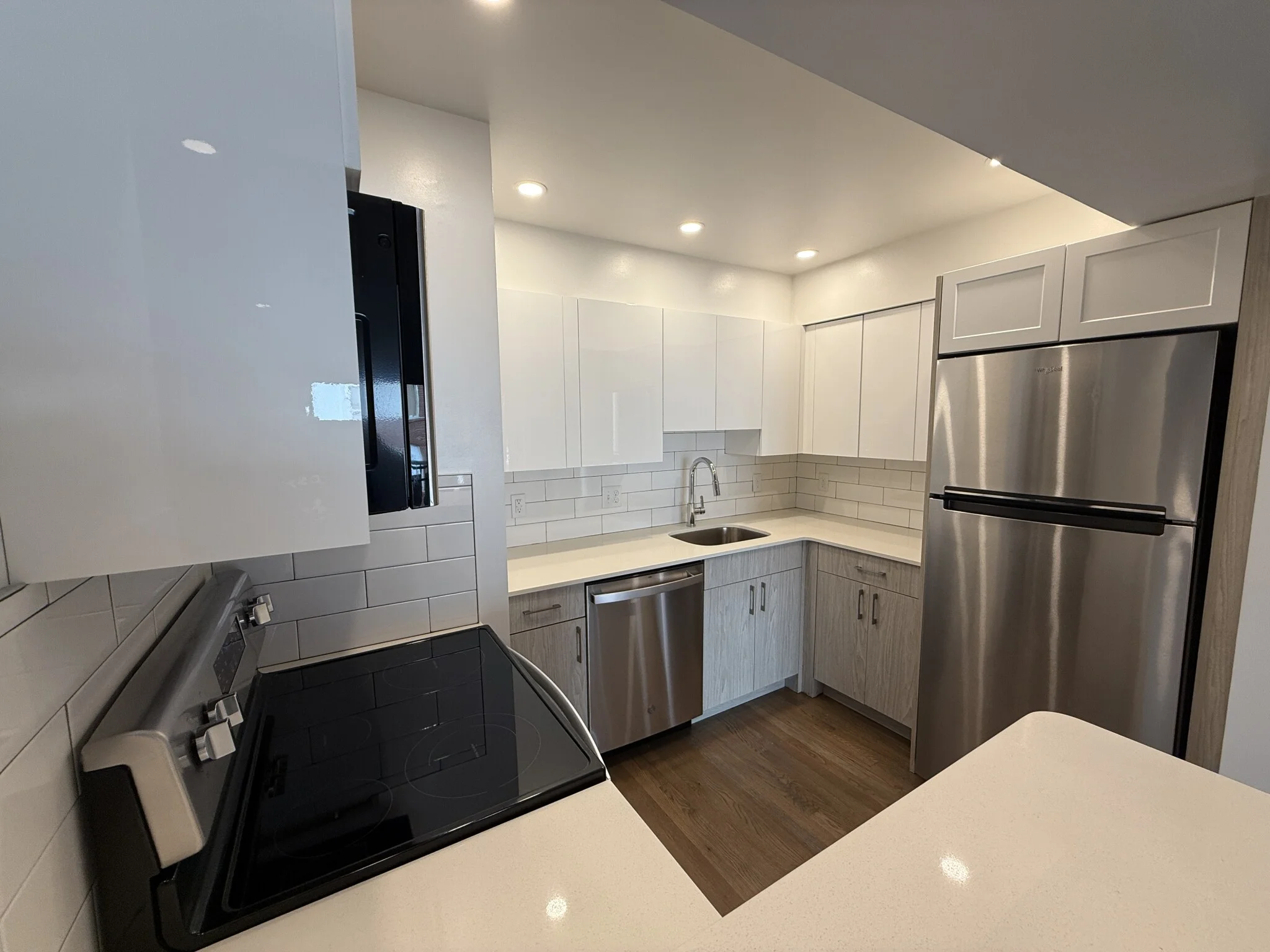 1 bed, 1.5 bath apartment for rent at 320 Hammond Pond Pkwy Unit 504R, Chestnut Hill — photo 3 of 19