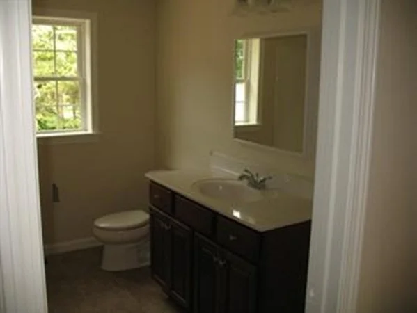 2 bed, 1 bath apartment for rent at 320 Laurel St Unit 320, Bridgewater — photo 6 of 9