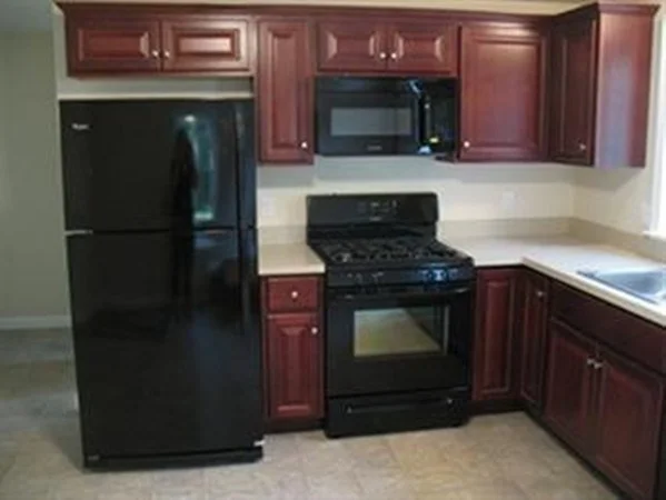 2 bed, 1 bath apartment for rent at 320 Laurel St Unit 320, Bridgewater — photo 2 of 9