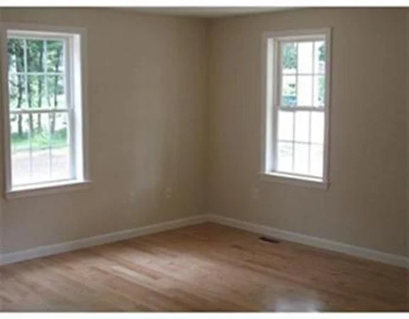 2 bed, 1 bath apartment for rent at 320 Laurel St Unit 320, Bridgewater — photo 5 of 9