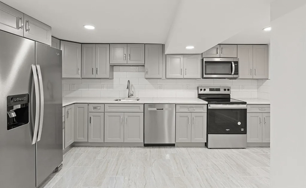 3 bed, 2 bath apartment for rent at 320 Malden St Unit 1, Revere — photo 4 of 13