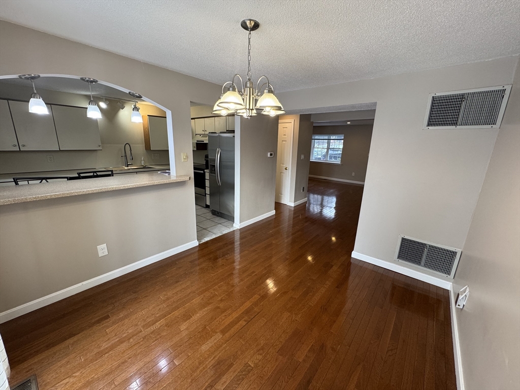3 bed, 1 bath apartment for rent at 320 Newbury St Unit 402, Danvers — photo 5 of 24