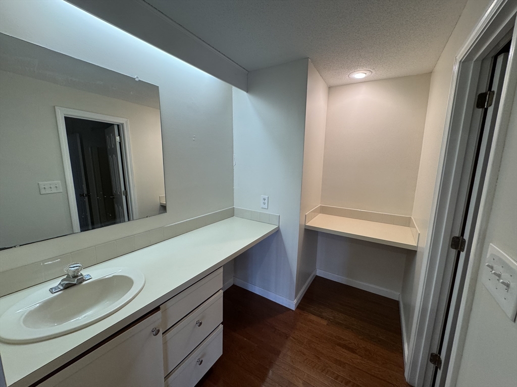 3 bed, 1 bath apartment for rent at 320 Newbury St Unit 402, Danvers — photo 17 of 24