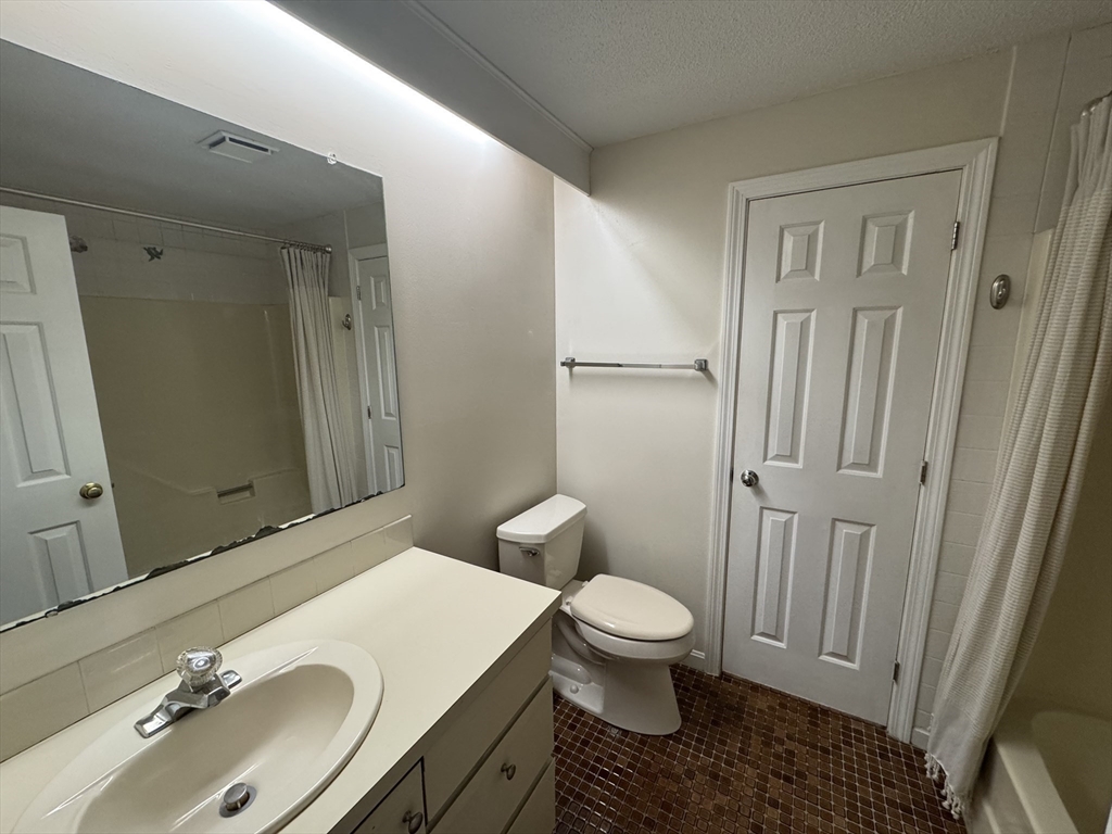 3 bed, 1 bath apartment for rent at 320 Newbury St Unit 402, Danvers — photo 20 of 24