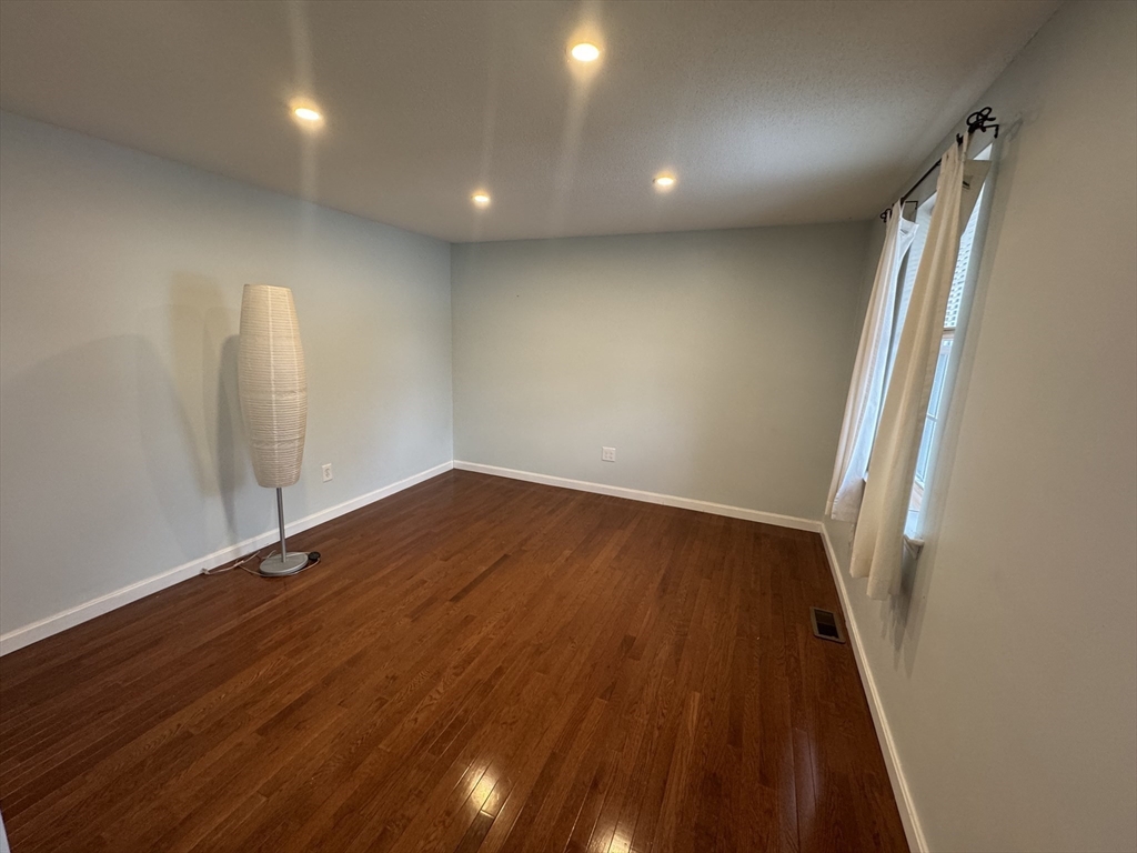 3 bed, 1 bath apartment for rent at 320 Newbury St Unit 402, Danvers — photo 18 of 24