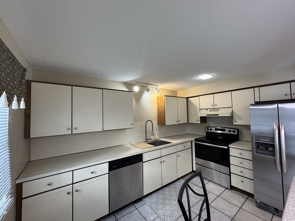 3 bed, 1 bath apartment for rent at 320 Newbury St Unit 402, Danvers — photo 12 of 24
