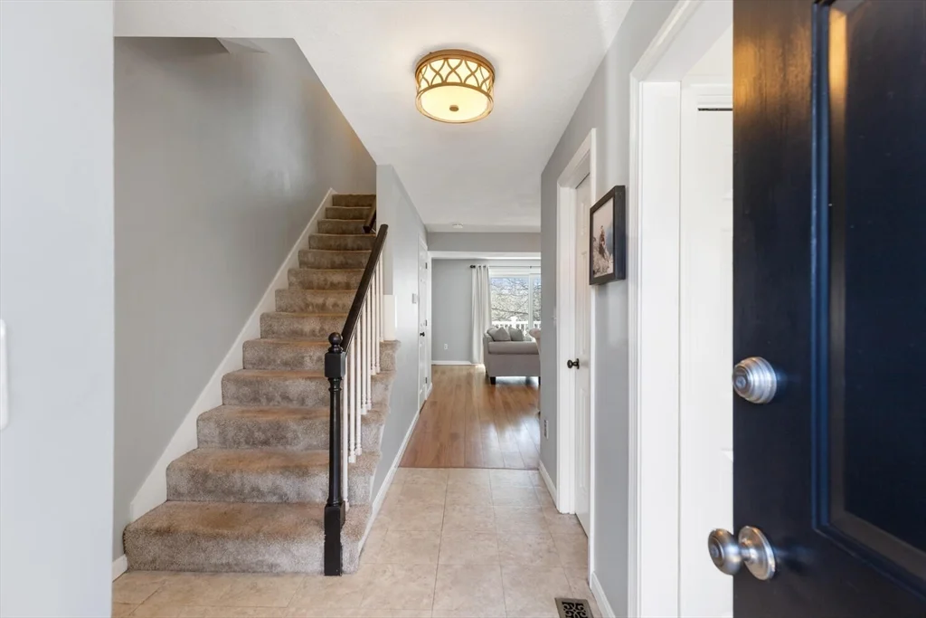 3 bed, 1 bath apartment for rent at 320 Newbury St Unit 507, Danvers — photo 3 of 30