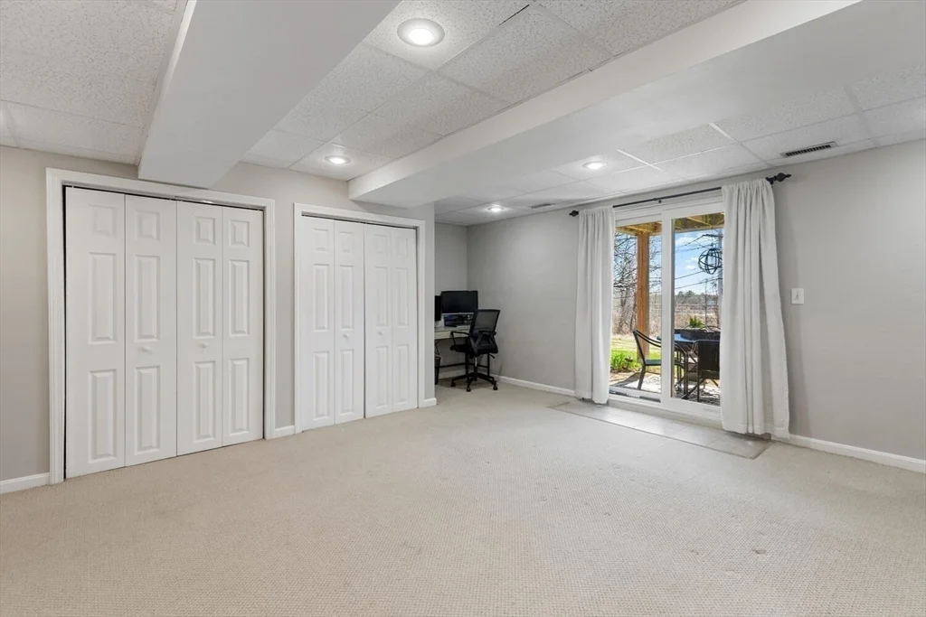 3 bed, 1 bath apartment for rent at 320 Newbury St Unit 507, Danvers — photo 22 of 30