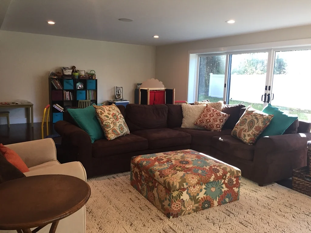 4 bed, 4+ bath apartment for rent at 320 Norwood St, Sharon — photo 6 of 19