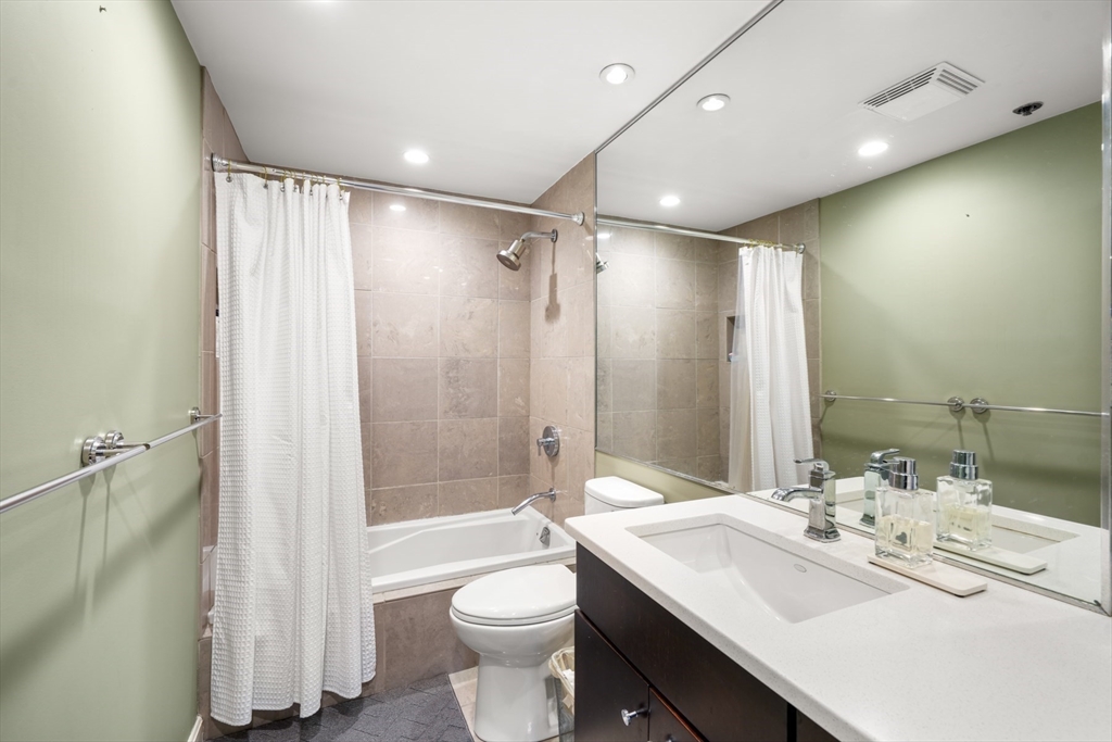 2 bed, 1 bath apartment for rent at 320 W 2nd Unit 205, South Boston — photo 12 of 18