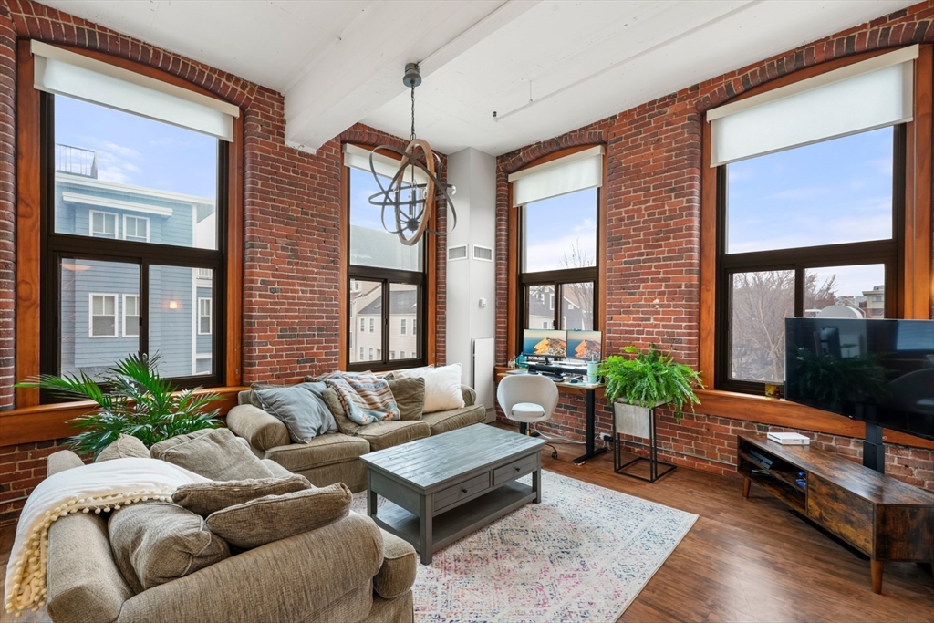 2 bed, 1 bath apartment for rent at 320 W 2nd Unit 205, South Boston — photo 1 of 18