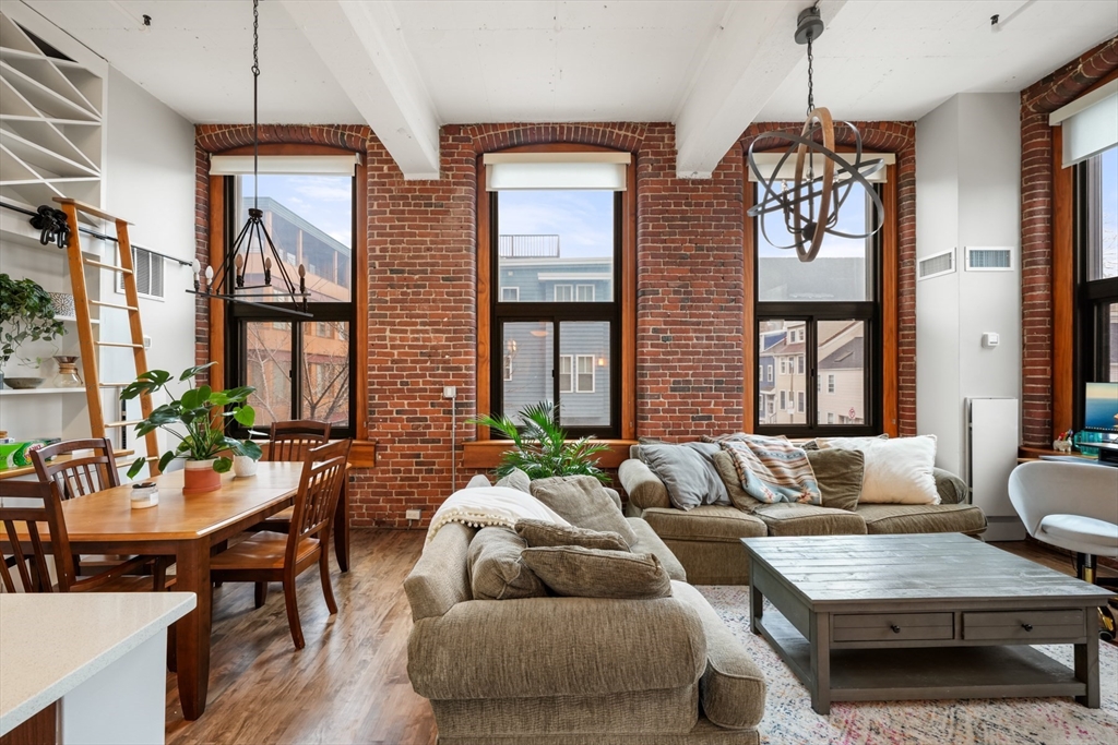 2 bed, 1 bath apartment for rent at 320 W 2nd Unit 205, South Boston — photo 2 of 18