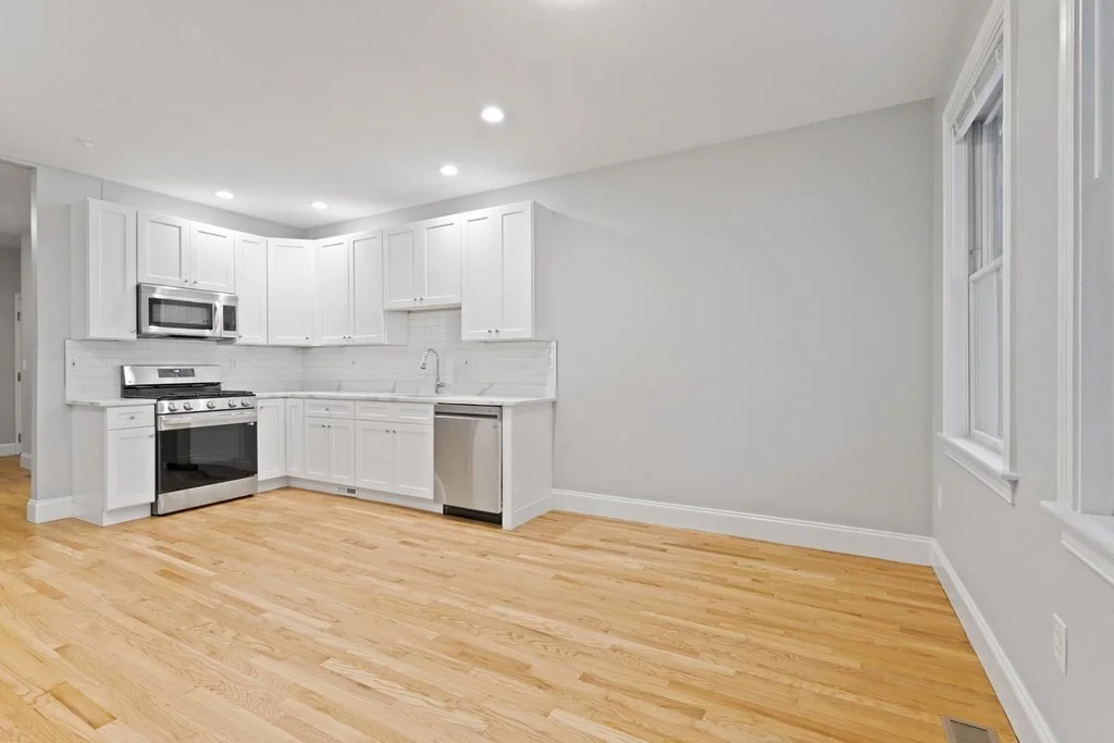 3 bed, 1 bath apartment for rent at 320 W Broadway Unit 2, South Boston — photo 4 of 17