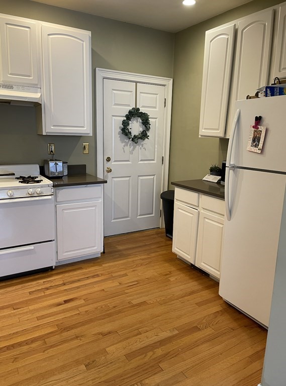 2 bed, 1 bath apartment for rent at 320 W Broadway Unit 3, South Boston — photo 2 of 15