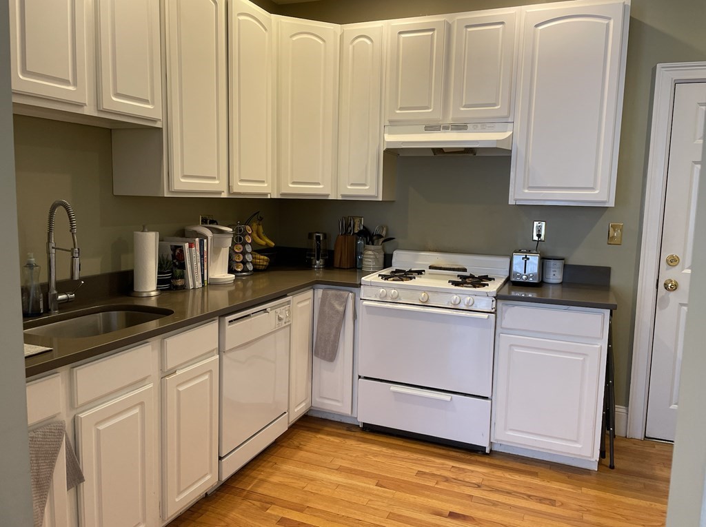 2 bed, 1 bath apartment for rent at 320 W Broadway Unit 3, South Boston