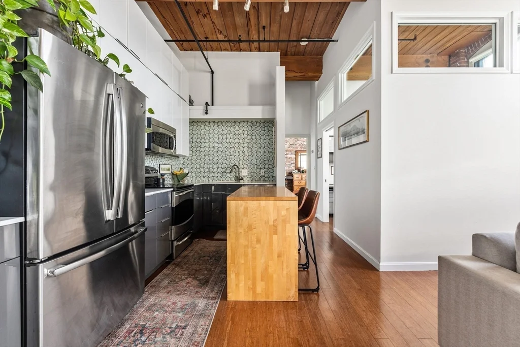 2 bed, 1 bath apartment for rent at 320 W 2nd Unit 413, South Boston — photo 8 of 26