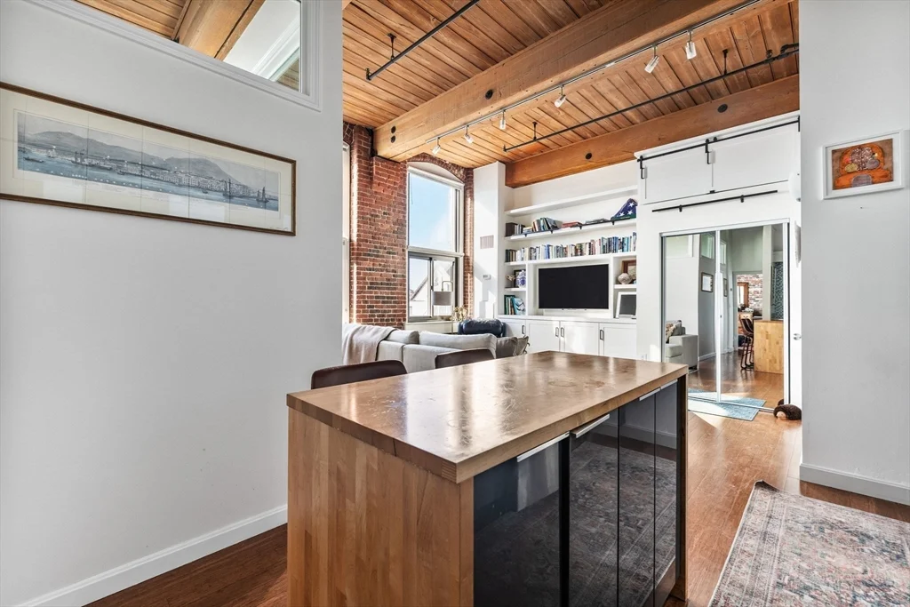 2 bed, 1 bath apartment for rent at 320 W 2nd Unit 413, South Boston — photo 11 of 26