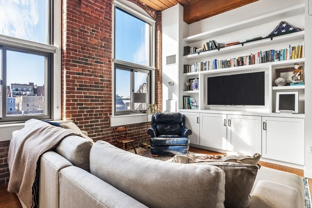 2 bed, 1 bath apartment for rent at 320 W 2nd Unit 413, South Boston — photo 6 of 26