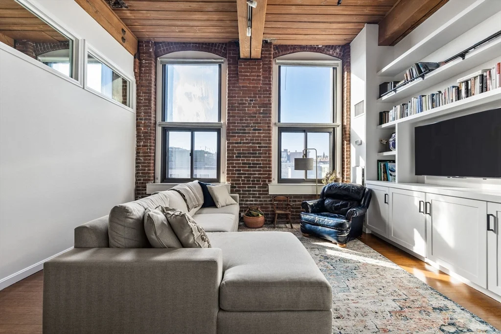 2 bed, 1 bath apartment for rent at 320 W 2nd Unit 413, South Boston — photo 3 of 26