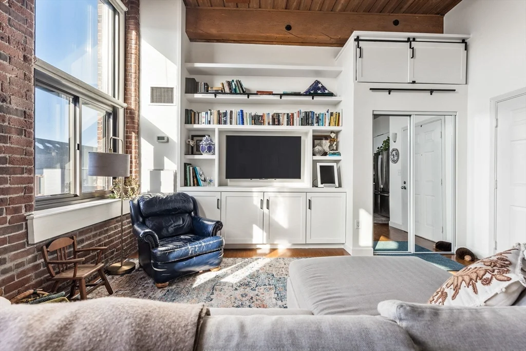 2 bed, 1 bath apartment for rent at 320 W 2nd Unit 413, South Boston — photo 5 of 26