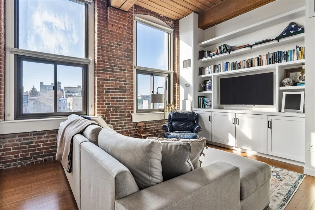 2 bed, 1 bath apartment for rent at 320 W 2nd Unit 413, South Boston — photo 4 of 26
