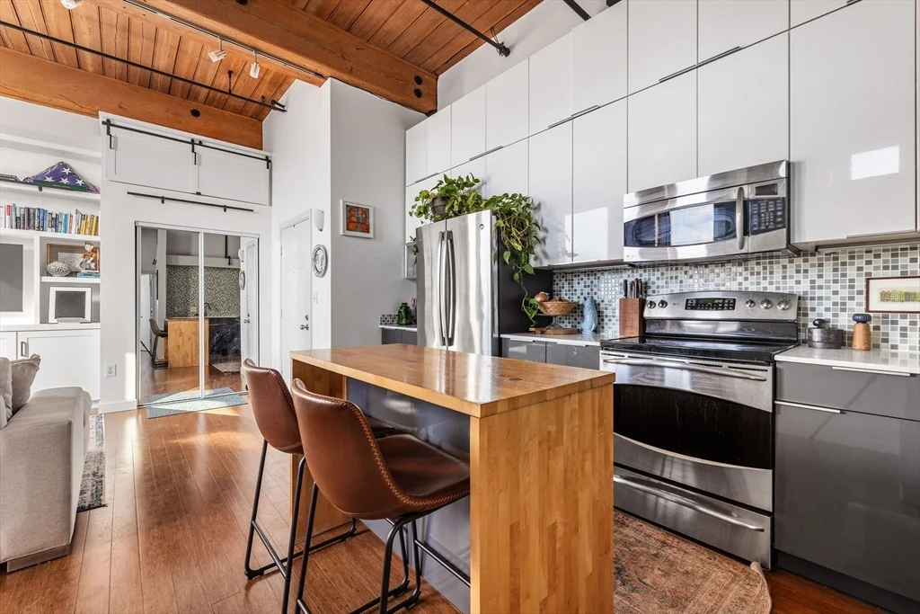 2 bed, 1 bath apartment for rent at 320 W 2nd Unit 413, South Boston — photo 12 of 26