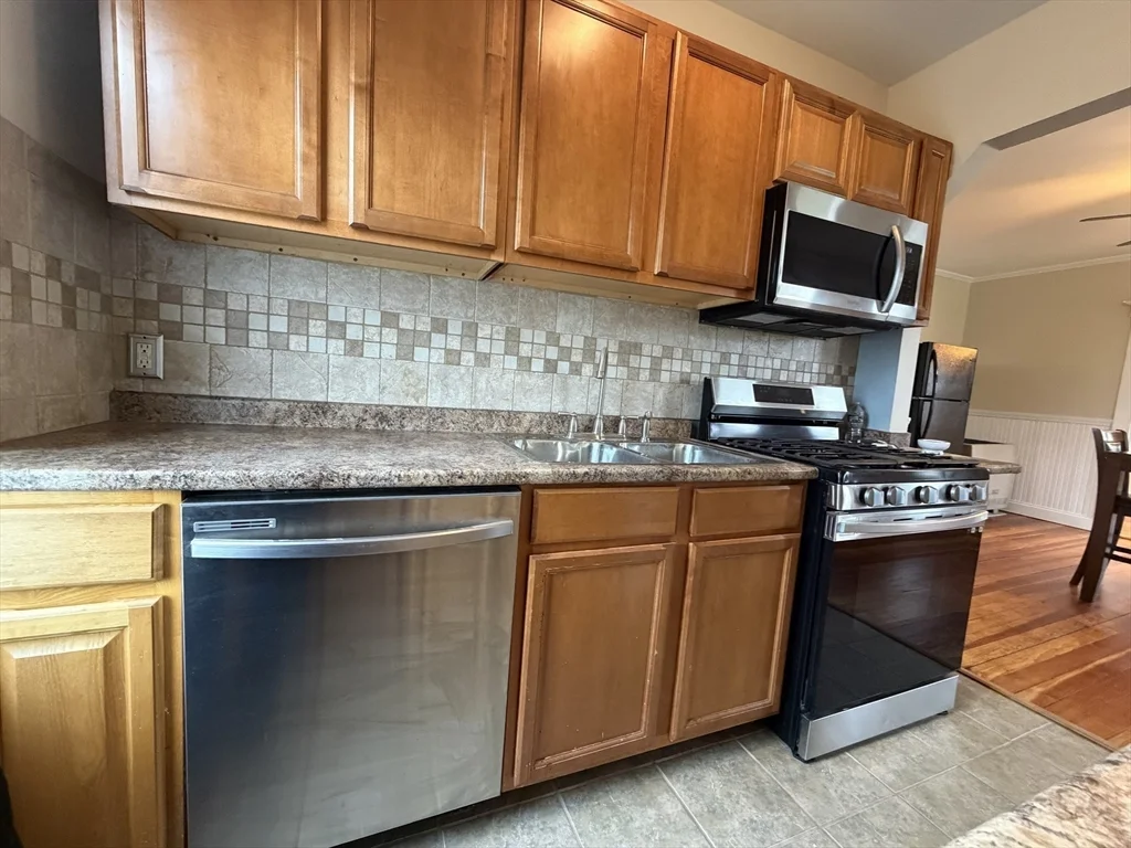 1 bed, 1 bath apartment for rent at 320-322 Wood St Unit 2, New Bedford — photo 19 of 23