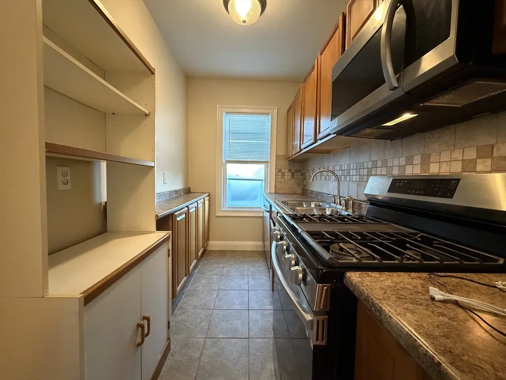 1 bed, 1 bath apartment for rent at 320-322 Wood St Unit 2, New Bedford — photo 11 of 23
