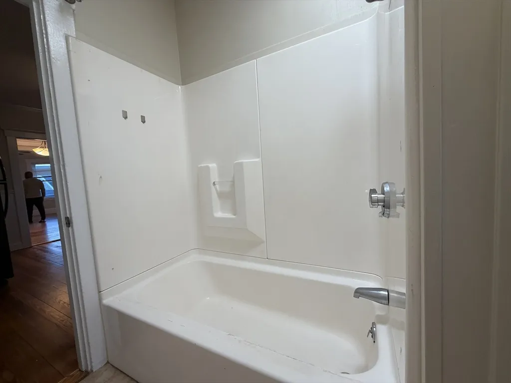 1 bed, 1 bath apartment for rent at 320-322 Wood St Unit 2, New Bedford — photo 9 of 23
