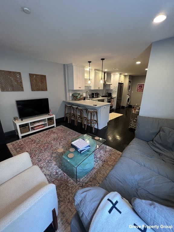 4 bed, 2 bath apartment for rent at 321 Dorchester Ave Unit 3, South Boston — photo 3 of 11