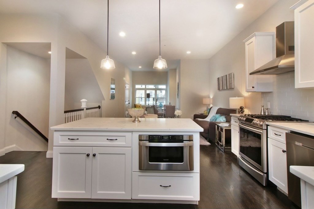 4 bed, 2.5 bath apartment for rent at 321 Dorchester St Unit 1, South Boston — photo 2 of 13