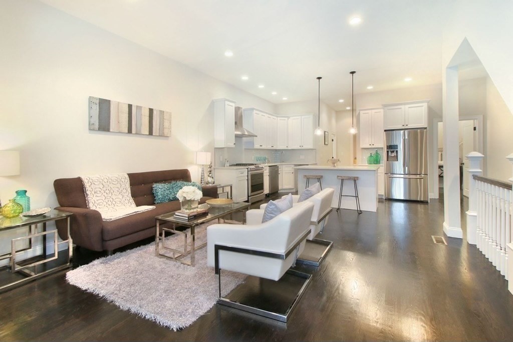 4 bed, 2.5 bath apartment for rent at 321 Dorchester St Unit 1, South Boston — photo 3 of 13